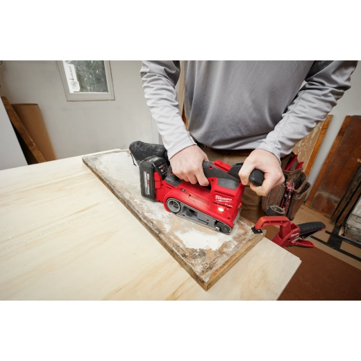 M18 FUEL™ 3"x18" Belt Sander thumbnail 4
