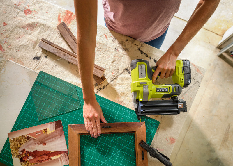 18V ONE+ Airstrike 18GA Brad Nailer Kit