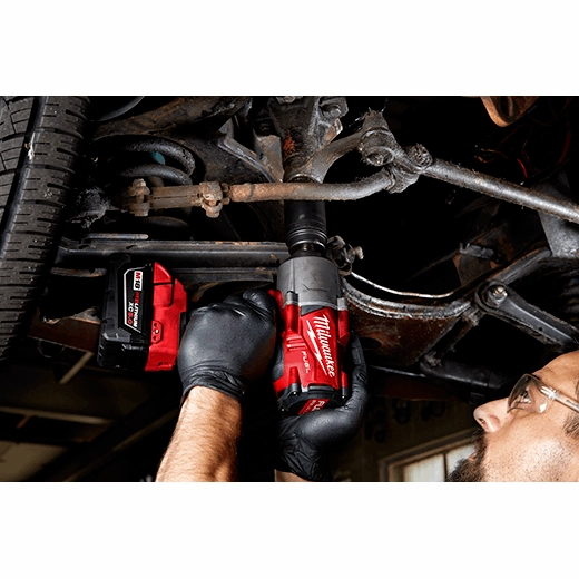 M18 FUEL™ 1/2" High Torque Impact Wrench with Friction Ring thumbnail 3