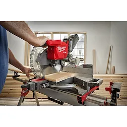 M18 FUEL™ 12" Dual Bevel Sliding Compound Miter Saw Kit