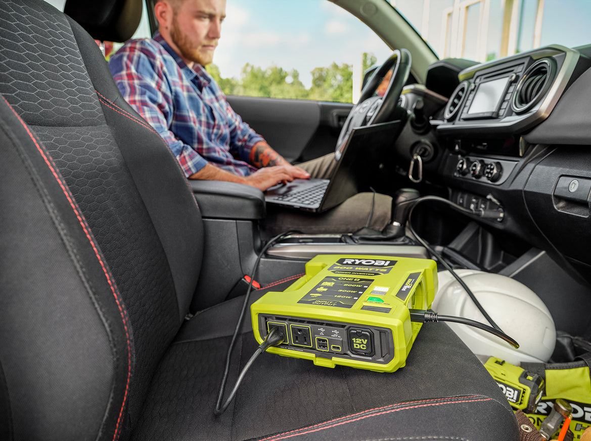 18V ONE+ 800-Watt Automotive Power Inverter