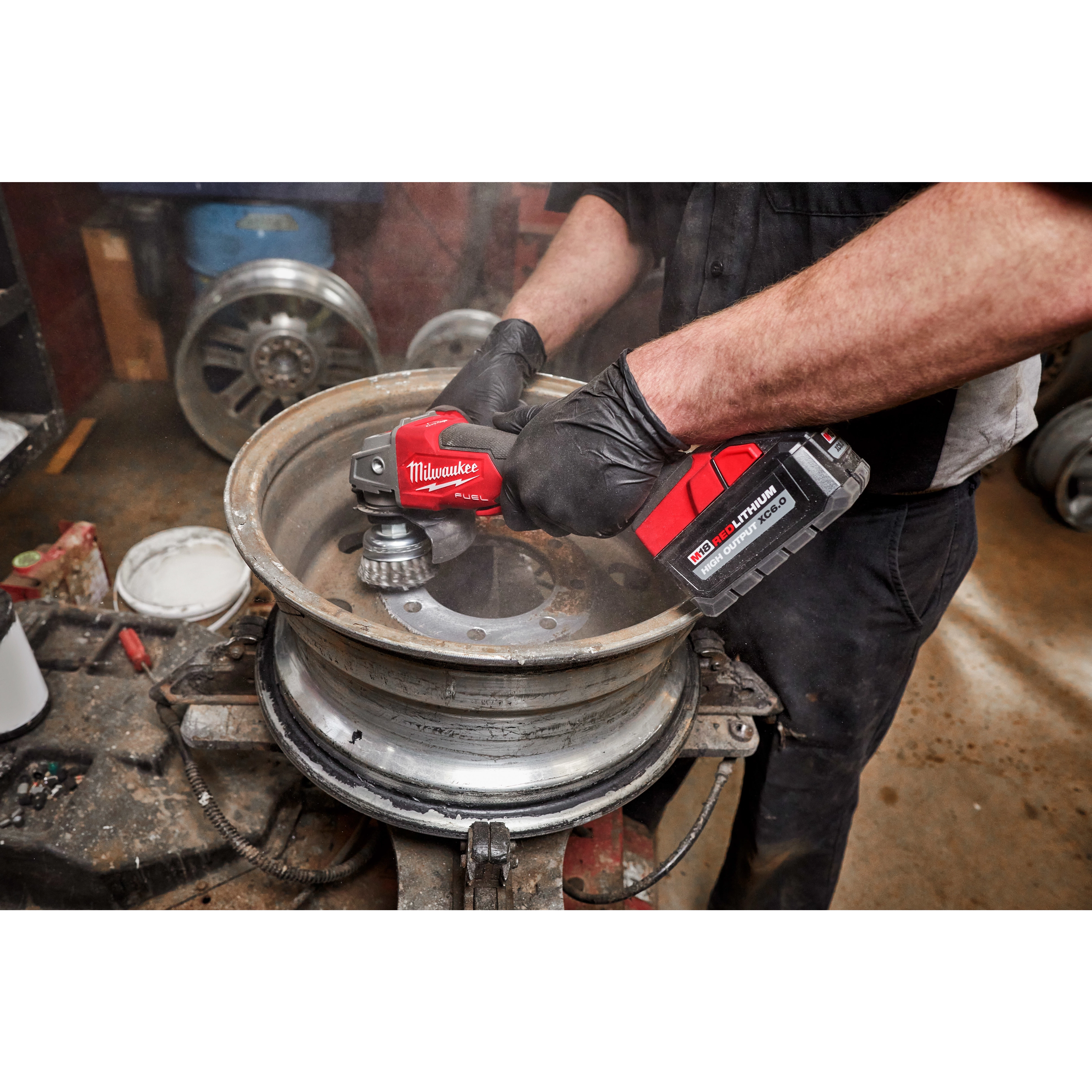 M18 FUEL™ 4-1/2" / 5" Variable Speed Braking Grinder, Paddle Switch No-Lock