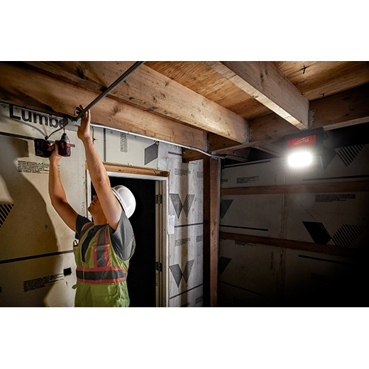 M18™ ROVER™ Dual Power Flood Light