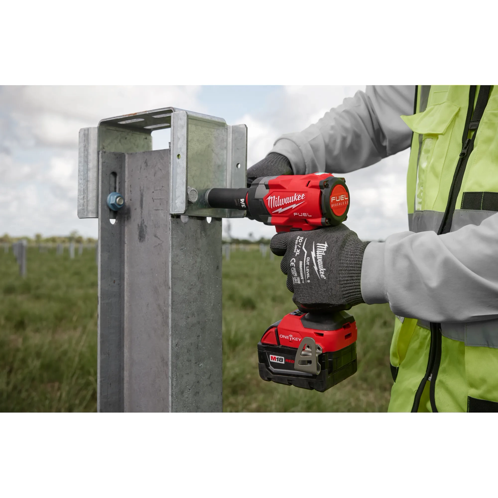 M18 FUEL™ 3/8” Controlled Torque Compact Impact Wrench w/ TORQUE-SENSE™ thumbnail 4