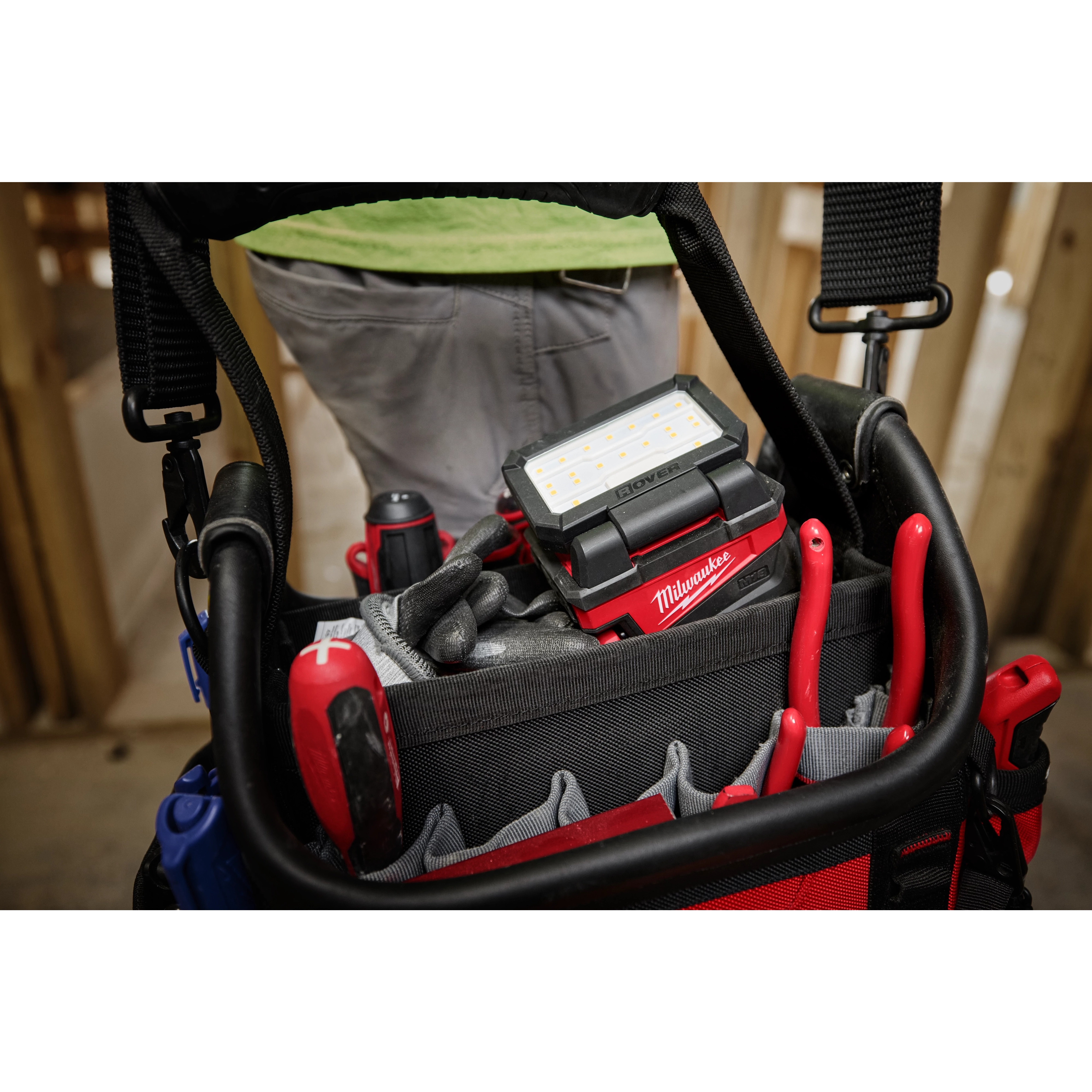 M18™ ROVER™ Compact Folding Flood Light w/ USB Charging thumbnail 3