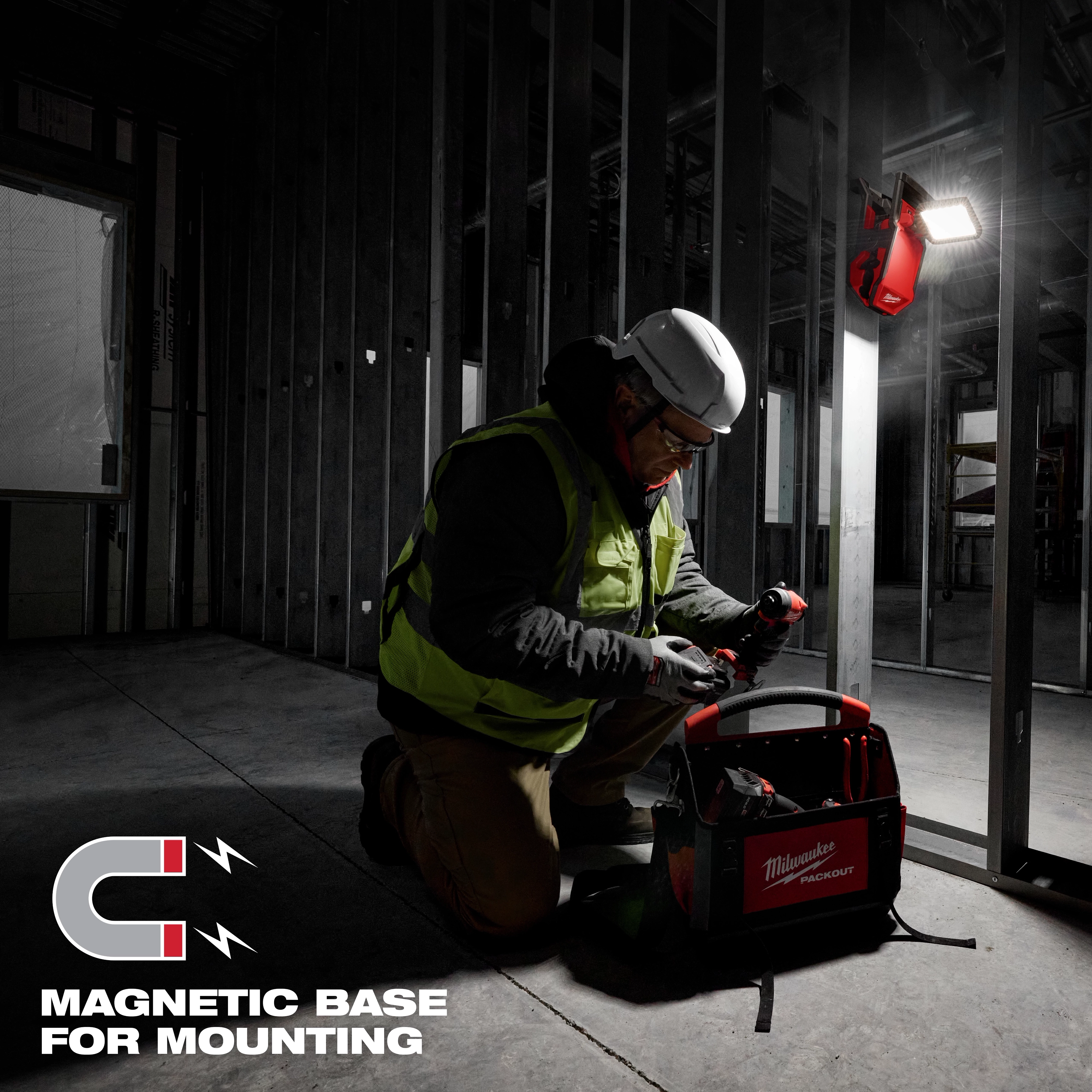 M18™ ROVER™ Clamping Flood Light